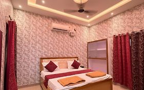 Hotel Vijay Palace- Near Ram Mandir Ayodhya